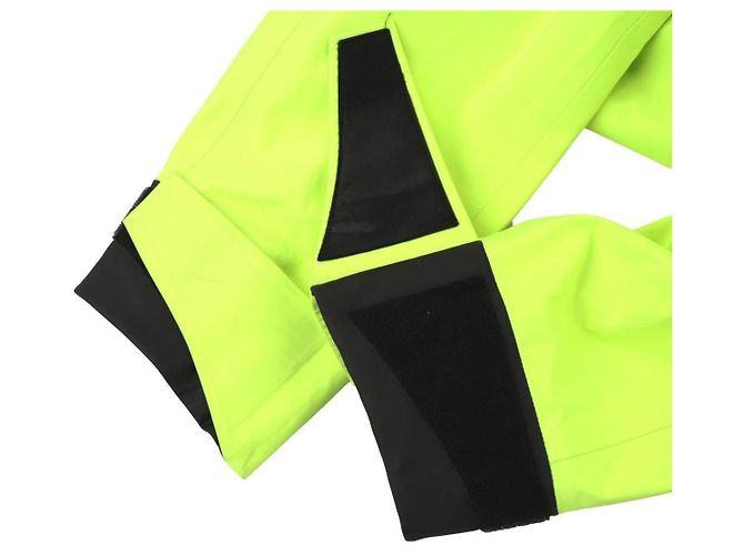 Giacca pullover a mezza zip in Gore-tex giallo fluorescente verde di Prada - vista 3