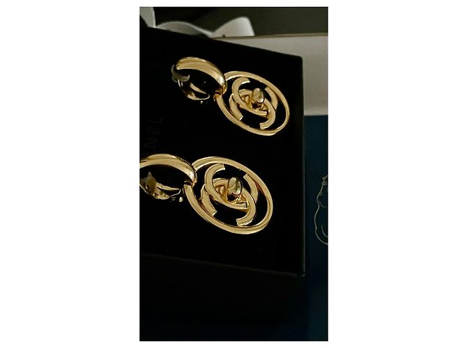 Orecchini Chanel dorati in metallo D'oro - vista 2