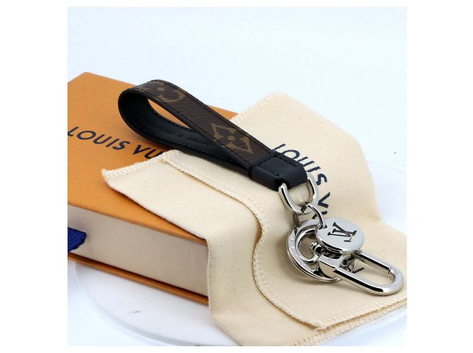 Porte-clés Slim Dragonne Louis Vuitton M00853 Argenté Métallisé - vue 6