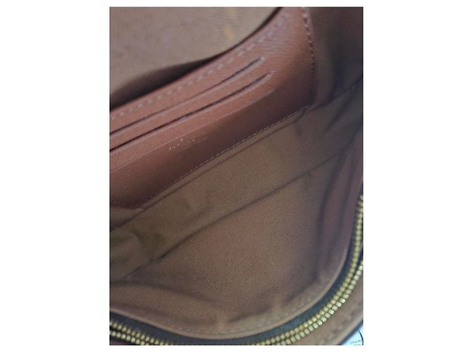 Borsa Ivy Wallet on Chain in Tela Marrone Louis Vuitton Rosso - vista 16