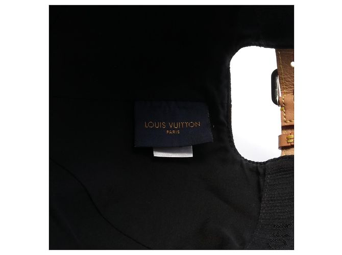 Cappello essenziale Monogram Louis Vuitton M76585 Nero - vista 4