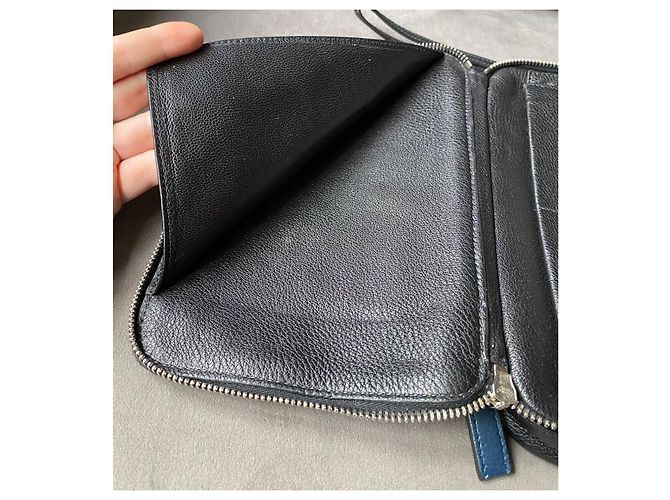 Pochette Prada in pelle nera e blu con zip Nero - vista 17