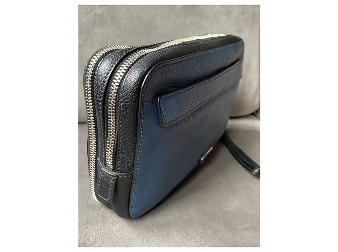 Pochette Prada in pelle nera e blu con zip Nero - vista 4