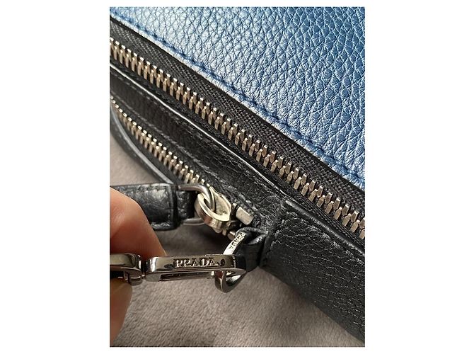 Pochette Prada in pelle nera e blu con zip Nero - vista 7