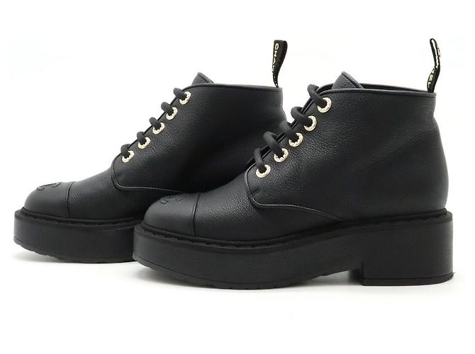 Botas de couro com cadarço e pérolas da Chanel Preto - vista 2