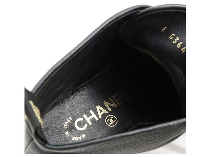 Botas de couro com cadarço e pérolas da Chanel Preto - vista 8
