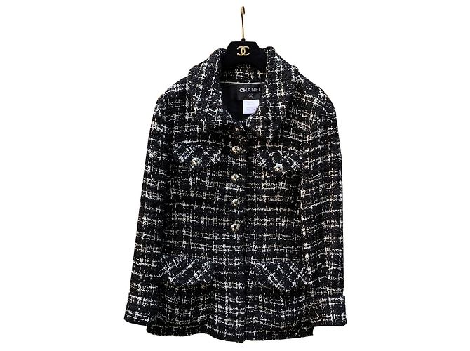 Timeless Chanel Black and White Tweed Bouclè Planisphere Jacket Size 38 FR - view 2