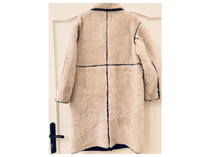 Cappotto in ecopelle di pecora e vinile Maje Nero Bianco - vista 13