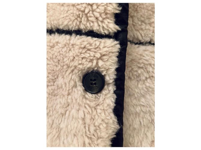 Cappotto in ecopelle di pecora e vinile Maje Nero Bianco - vista 9