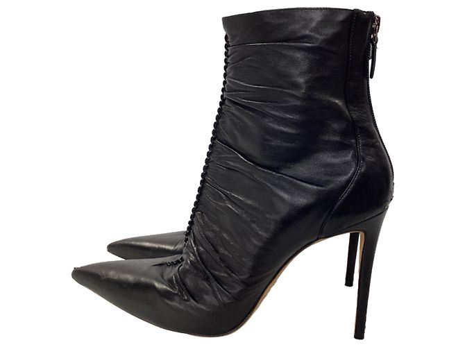 Susanna geraffte Stiefeletten aus schwarzem Leder von Alexandre Birman - Ansicht 2