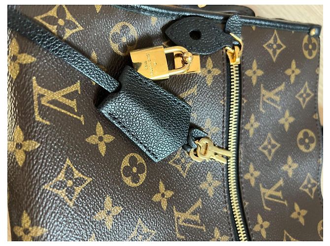 Louis Vuitton Popincourt MM in Pelle di Struzzo Marrone Chiaro - vista 2