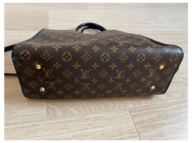 Louis Vuitton Popincourt MM in Pelle di Struzzo Marrone Chiaro - vista 4