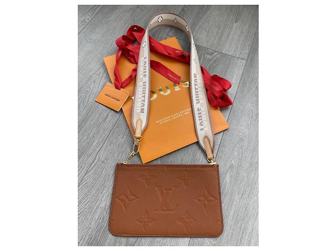 Pochette Louis Vuitton in Pelle Marrone Cognac - vista 2