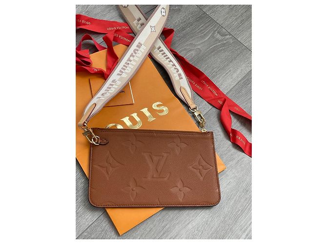 Pochette Louis Vuitton in Pelle Marrone Cognac - vista 6