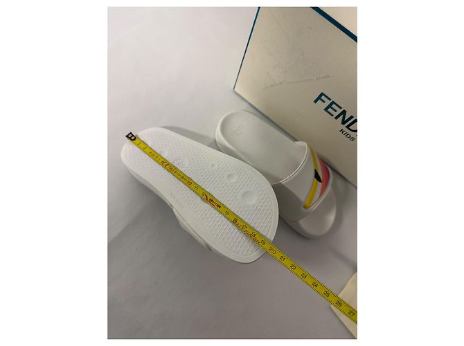 Fendi Kindersandalen Weiß aus Gummi Größe 29 - Ansicht 10