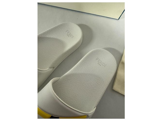 Fendi Kindersandalen Weiß aus Gummi Größe 29 - Ansicht 4