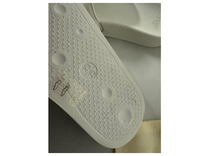 Fendi Kindersandalen Weiß aus Gummi Größe 29 - Ansicht 6