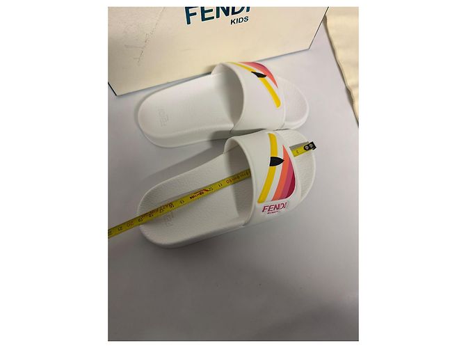 Fendi Kindersandalen Weiß aus Gummi Größe 29 - Ansicht 8