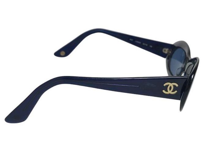 Occhiali da sole ovali tinti di blu navy con logo CC dorato Chanel 5007 D'oro - vista 4