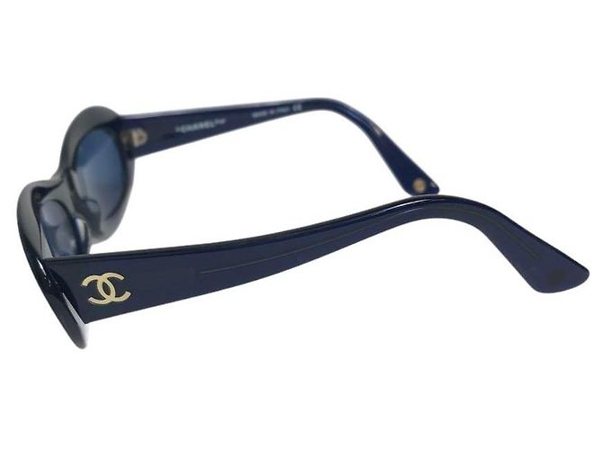 Occhiali da sole ovali tinti di blu navy con logo CC dorato Chanel 5007 D'oro - vista 5