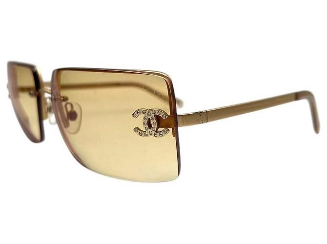 Gafas de sol Chanel CC Logo con strass marrón amarillo con tinte dorado Castaño - vista 3