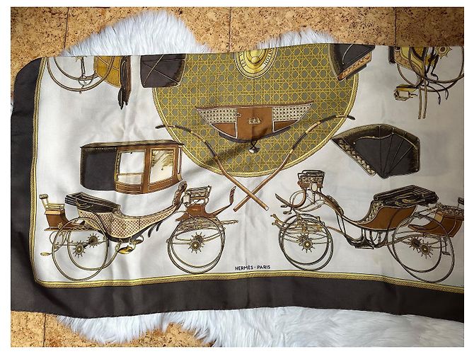 Constance Sciarpa Hermès in seta marrone - vista 3