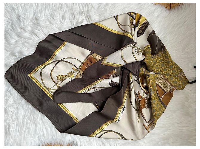 Constance Sciarpa Hermès in seta marrone - vista 4