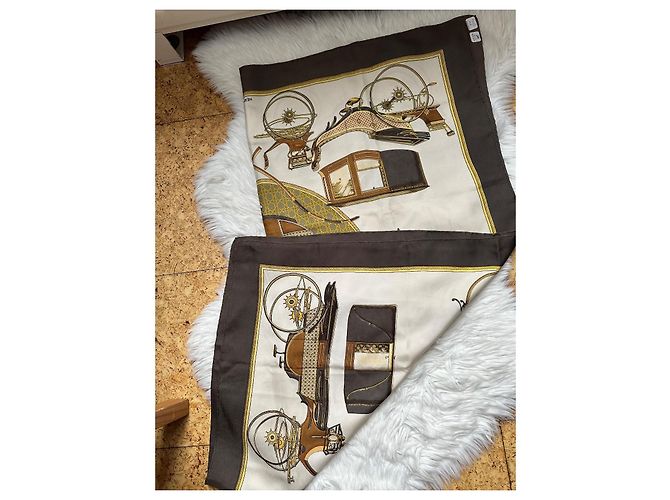 Constance Sciarpa Hermès in seta marrone - vista 5