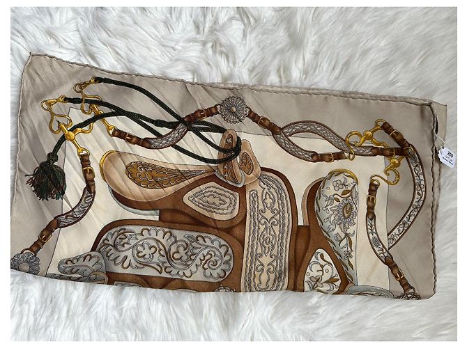 Constance Lenço de seda Hermès marrom - vista 6