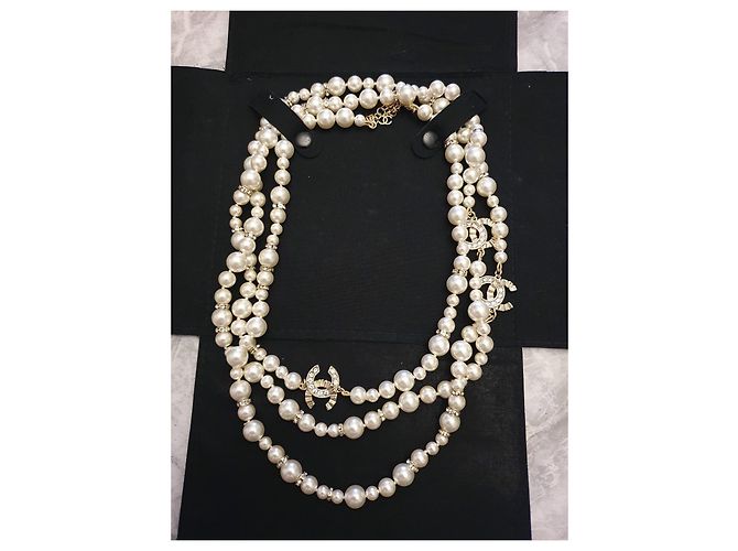 Coco Crush Chanel 2021 Pre-Fall Collana di Perle di Cristallo Dorato Gold hardware - vista 11