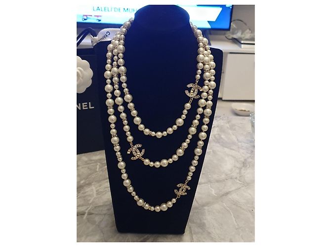 Coco Crush Chanel 2021 Pre-Fall Collana di Perle di Cristallo Dorato Gold hardware - vista 2