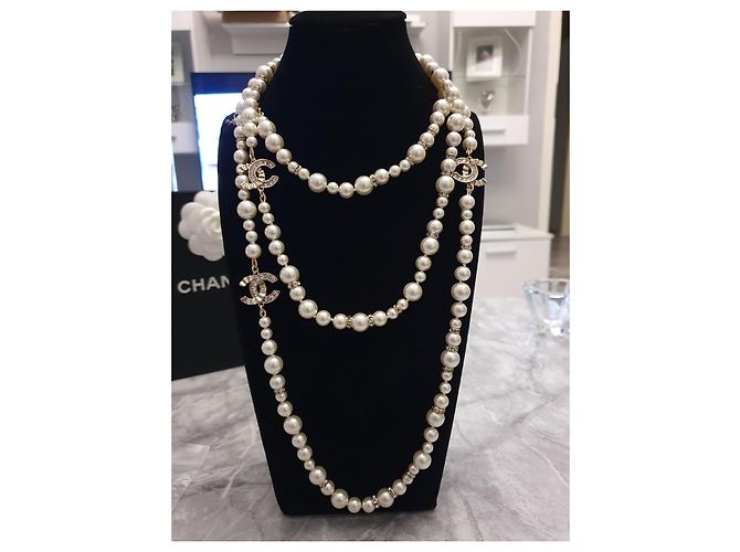 Coco Crush Chanel 2021 Pre-Fall Collana di Perle di Cristallo Dorato Gold hardware - vista 3