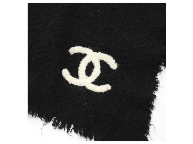 Sciarpa Chanel in lana e cashmere con il marchio Coco Nero - vista 6