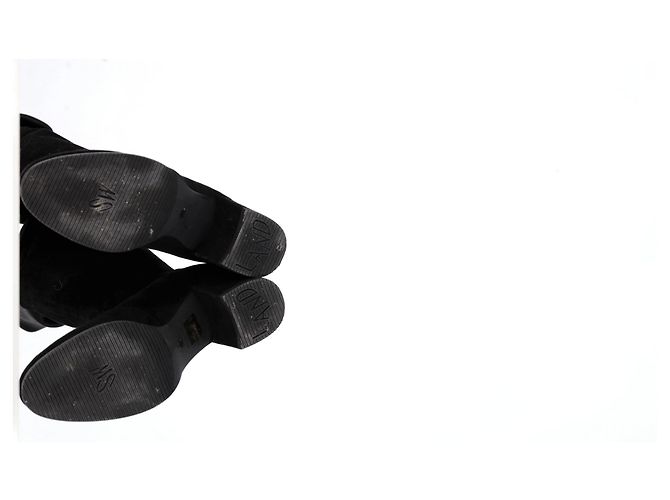 Stuart Weitzman kniehohe Stiefel aus schwarzem Wildleder - Ansicht 16