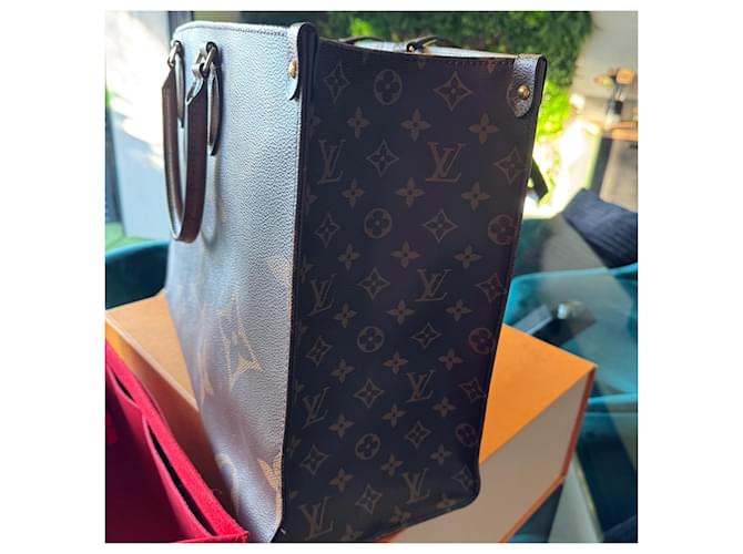 Louis Vuitton Borsa Onthego GM Monogramma Marrone - vista 4