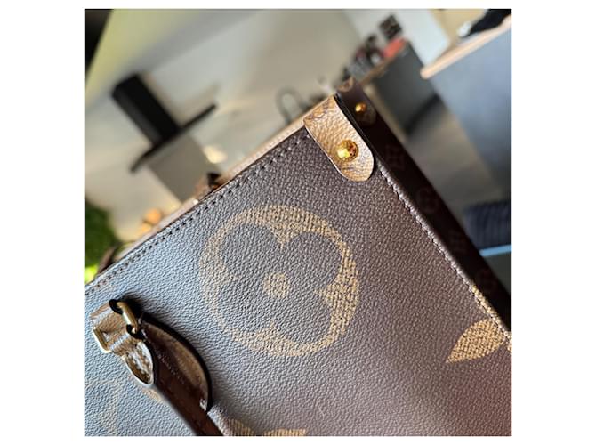 Louis Vuitton Borsa Onthego GM Monogramma Marrone - vista 5