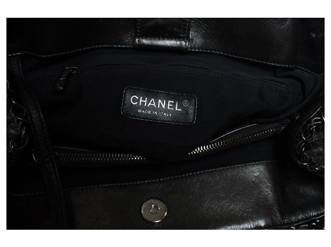 Chanel, gesteppte Kette Me Tote in Schwarz - Ansicht 8
