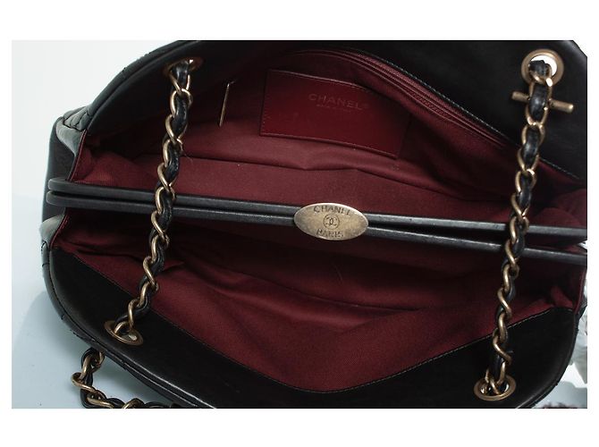 Chanel, borsa a spalla mademoiselle in nero - vista 9