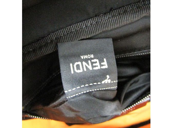 Zaino/Borsa a Tracolla in Nylon Fendi Fendines 7VZ067 - vista 12