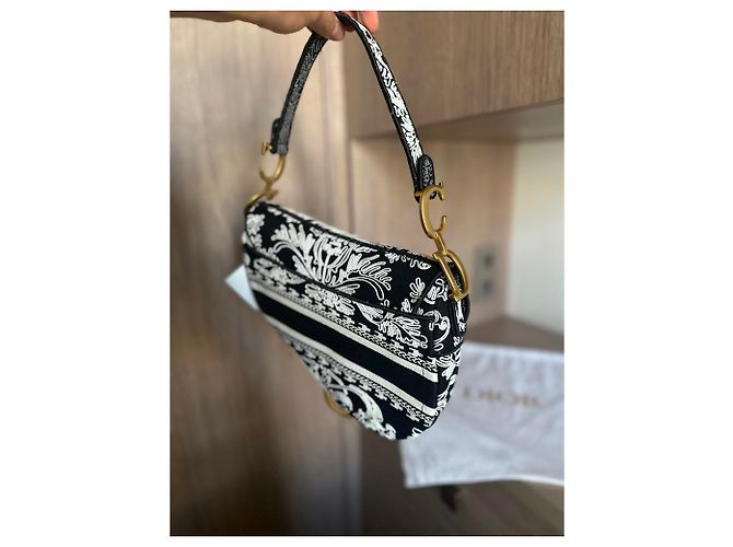 Collezione Saddle Dior Crociera 2023 - vista 4