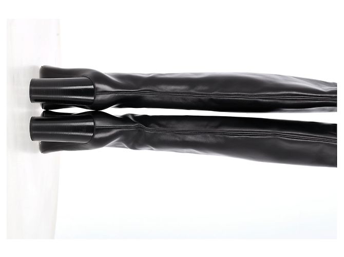 Tom Ford Front Zipped High-Heeled Knee-High Boots in Black Leather - view 10