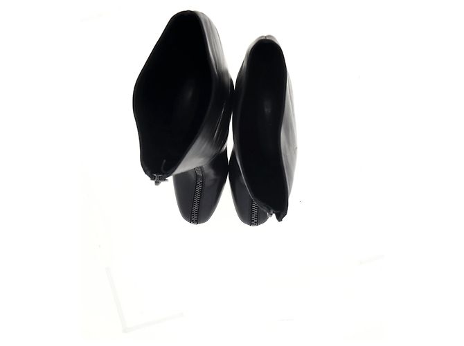 Tom Ford Front Zipped High-Heeled Knee-High Boots in Black Leather - view 11