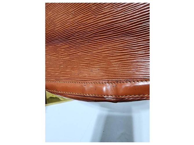 Borsa Cluny in pelle Epi Fawn Kenyan Louis Vuitton marrone - vista 13