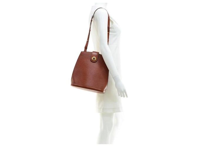 Borsa Cluny in pelle Epi Fawn Kenyan Louis Vuitton marrone - vista 3