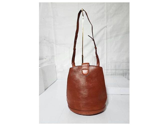 Borsa Cluny in pelle Epi Fawn Kenyan Louis Vuitton marrone - vista 4
