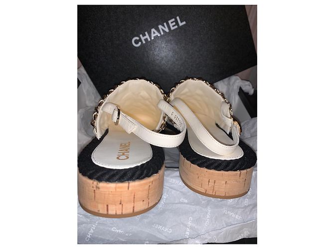 Scarpe basse Chanel in pelle d'agnello nero bianco - vista 7