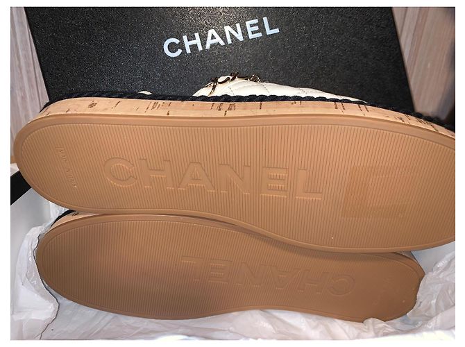 Scarpe basse Chanel in pelle d'agnello nero bianco - vista 8