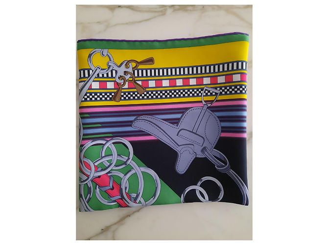 Hermès Schal/Quadrat mit dem Titel 'Brides et Gris Gris' Neu Mehrfarben - Ansicht 8