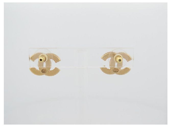 NOVE ORECCHINI CHANEL LOGO CC PERLA BIANCA E METALLO ORO D'oro - vista 4