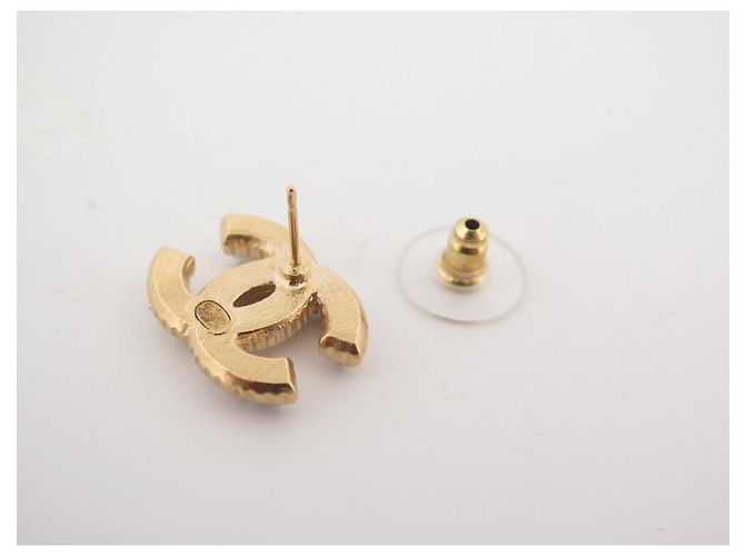 NOVE ORECCHINI CHANEL LOGO CC PERLA BIANCA E METALLO ORO D'oro - vista 5